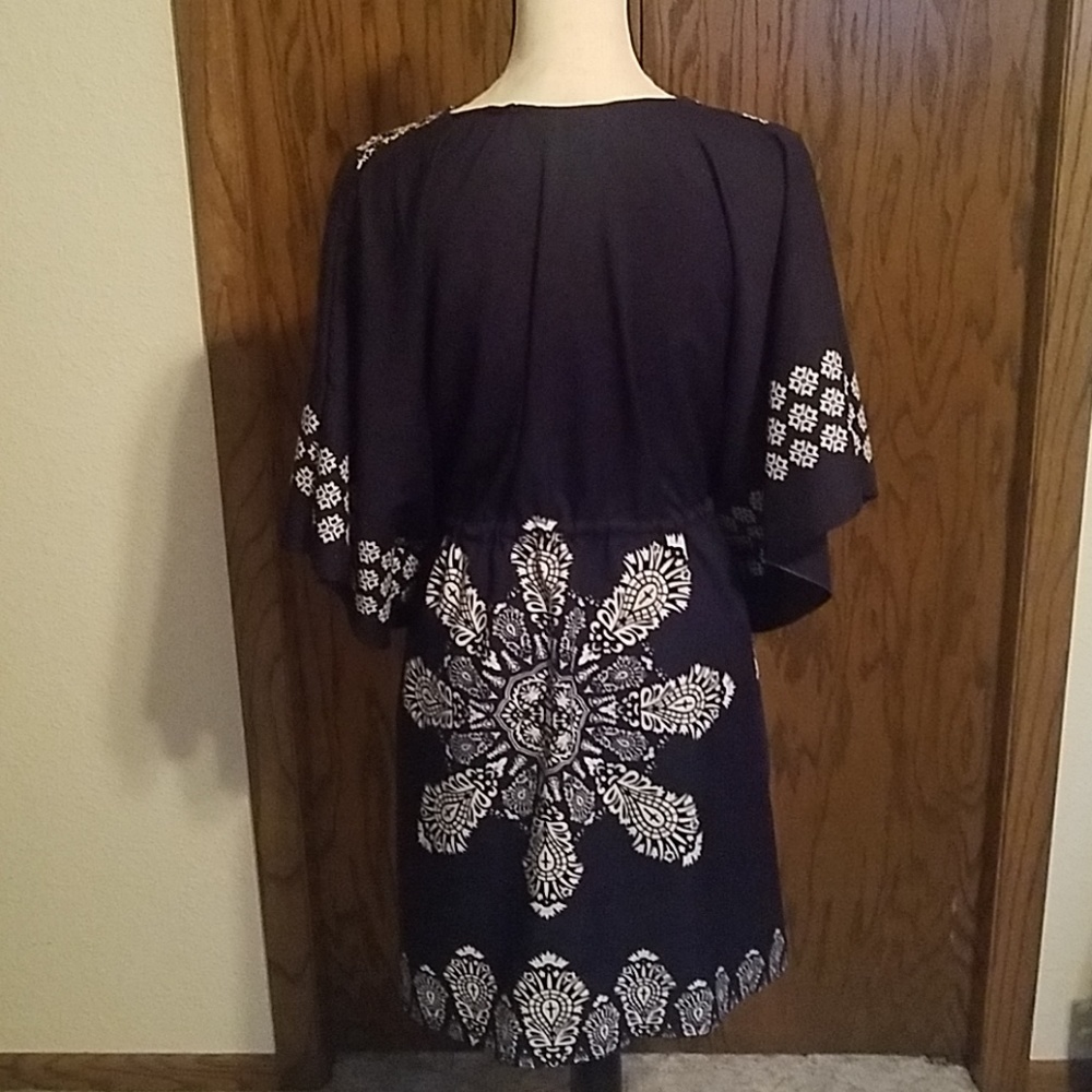 Flowy Tunic - Picture 2 of 8